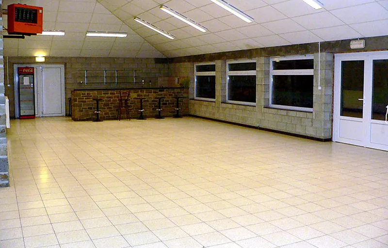 La Salle du jardin, ses fenêtres et sa porte vers la terrasse