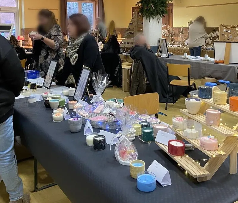 Des bougies artisanales au marché de Noël